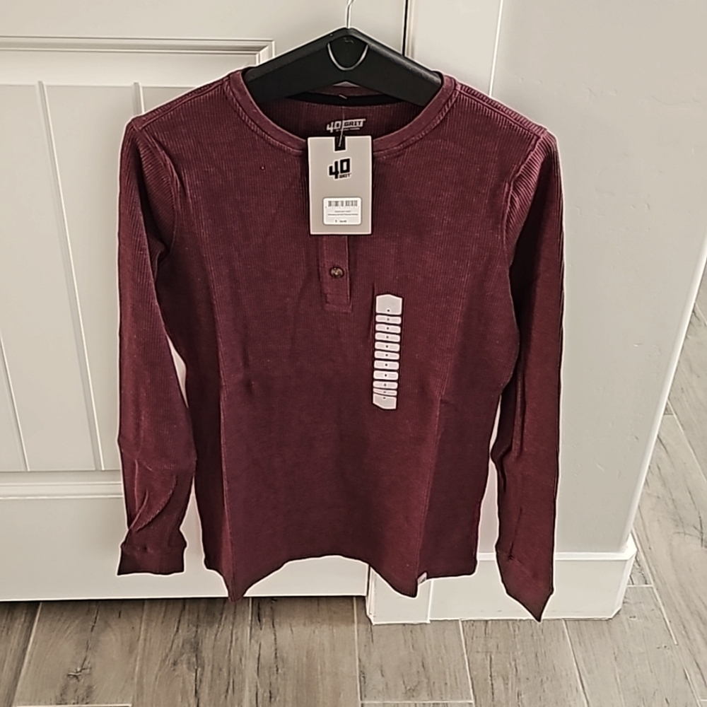 Duluth thermal Henley in burgundy size medium